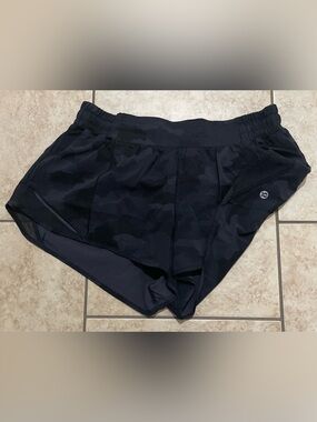 Lululemon Hotty Hot Short II *2.5"